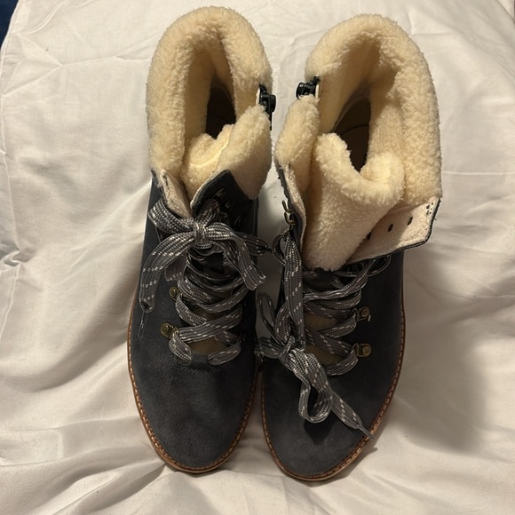 NEW NO TAGS. Winter ankle boots Lands end 8.5 Women’s - Picture 2 of 10
